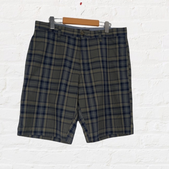 TOMMY HILFIGER plaid custom fit shorts - Picture 1 of 4